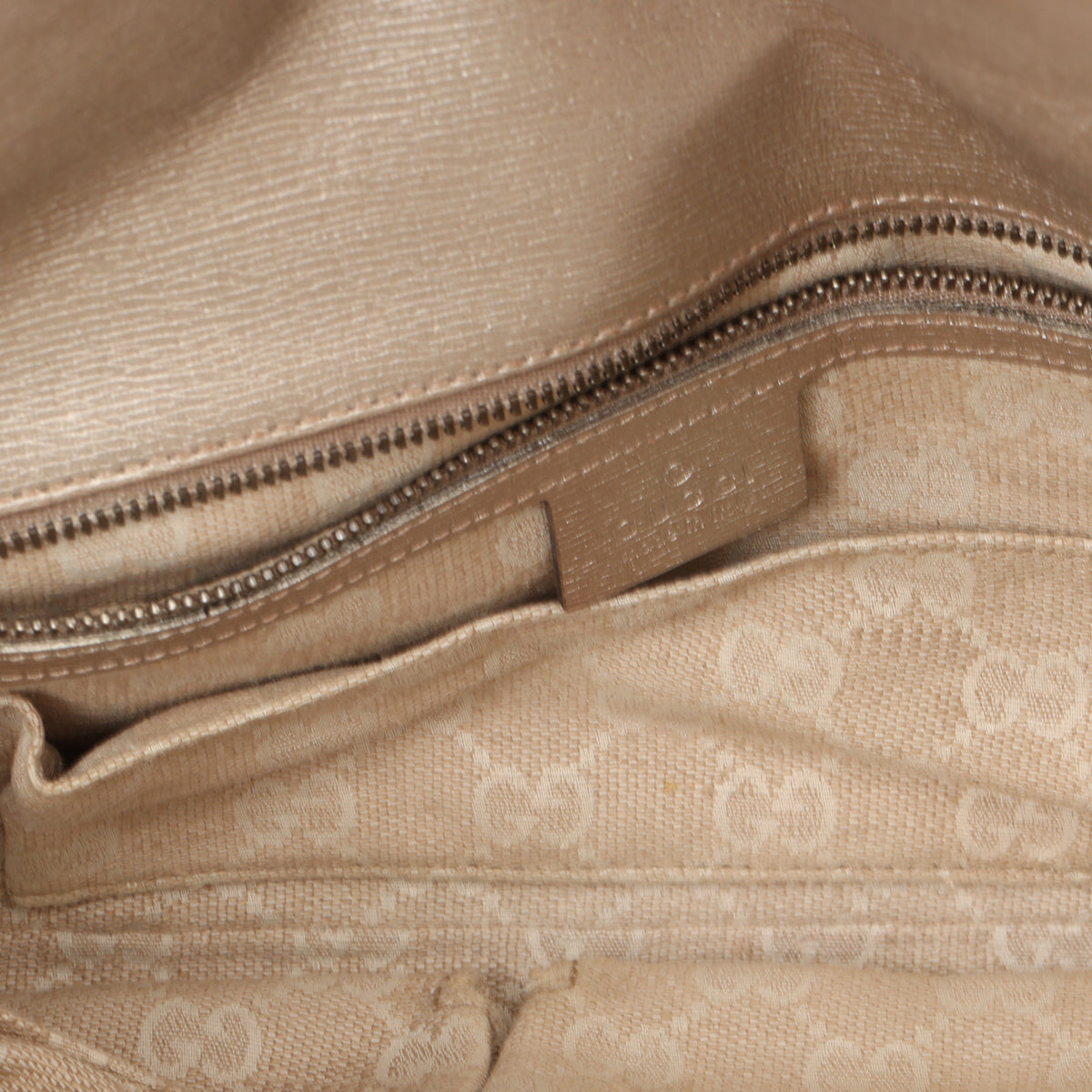 Gucci In Shiny Grey Leather Clutch