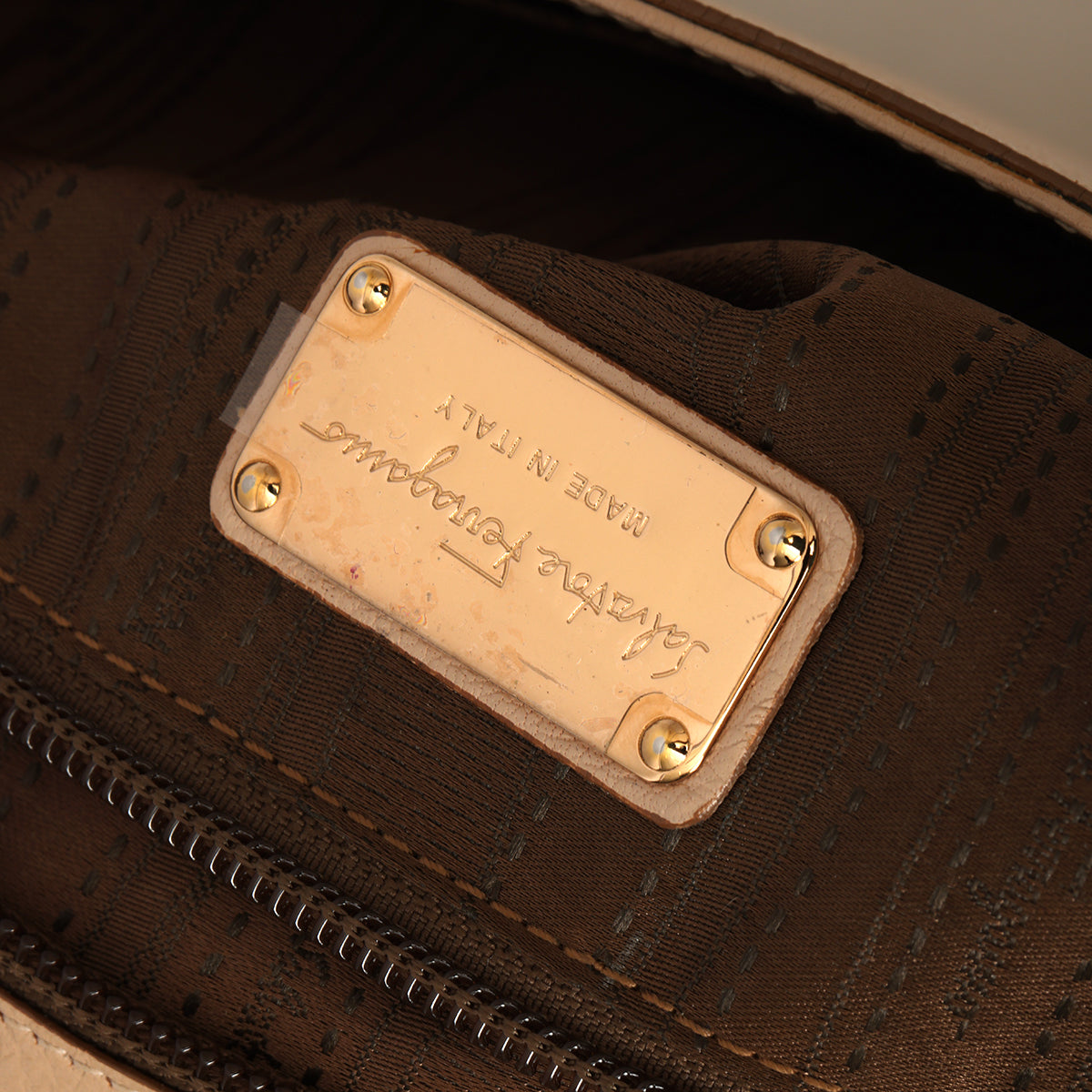 Nude Branca Shoulder Bag